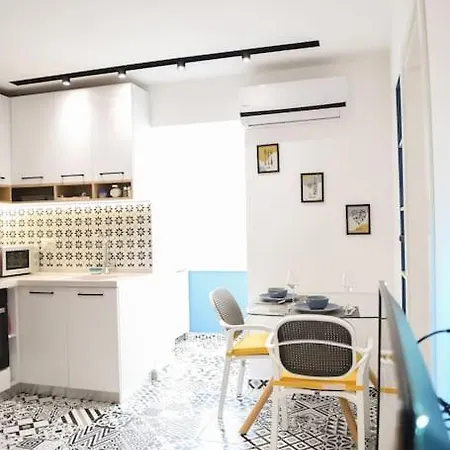 Matisse No11 - One Bedroom Center アパート ティラナ