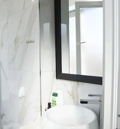 Matisse No11 - One Bedroom Center *