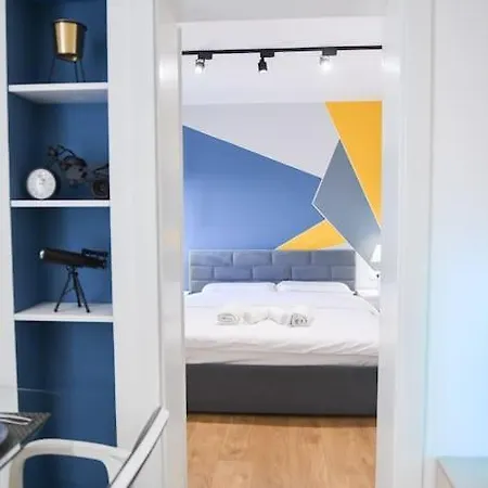 Matisse No11 - One Bedroom Center