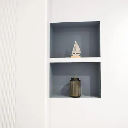 Matisse No11 - One Bedroom Center